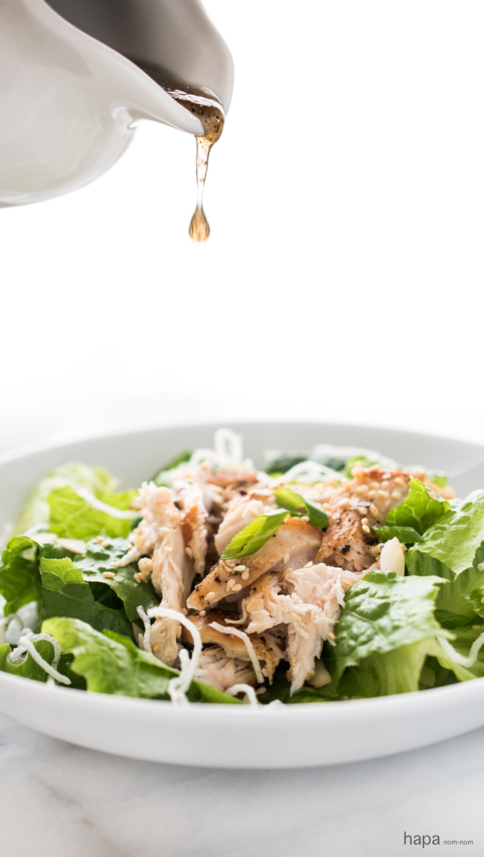 Juicy strips of chicken on a bed of crisp greens, crunchy rice sticks, toasted sesame seeds, almonds, all topped with a peppery and sweet dressing!