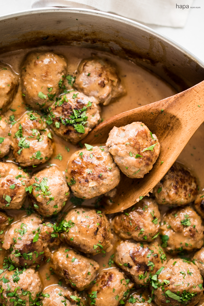 Swedish Meatballs - a authentic family recipe that's quick and easy to make!