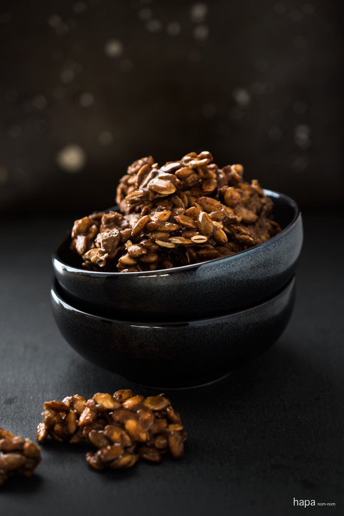 Candied Pumpkin Seed Clusters with pumpkin pie spices - great to snack on and totally delicious! 