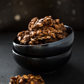 Candied Pumpkin Seed Clusters with pumpkin pie spices - great to snack on and totally delicious!