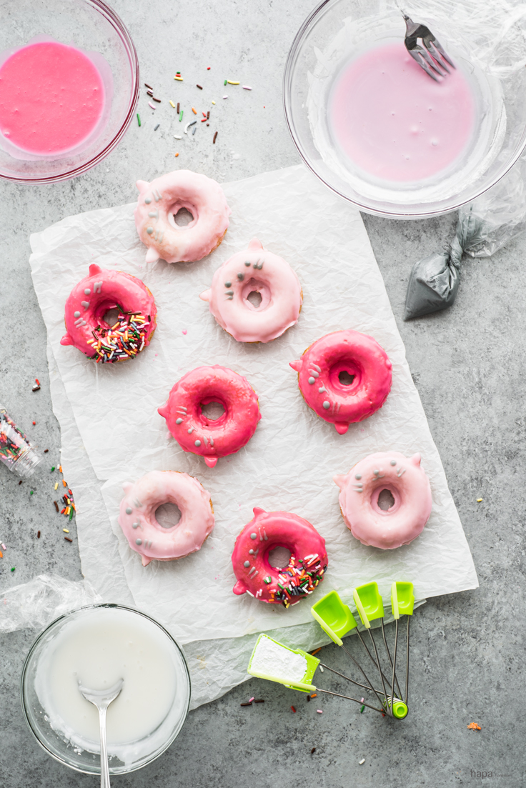 These baked kitty cat doughnuts are SO adorable, they're sure to bring a smile to anyone's face!