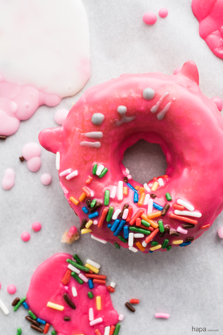 These baked kitty cat doughnuts are SO adorable, they're sure to bring a smile to anyone's face!