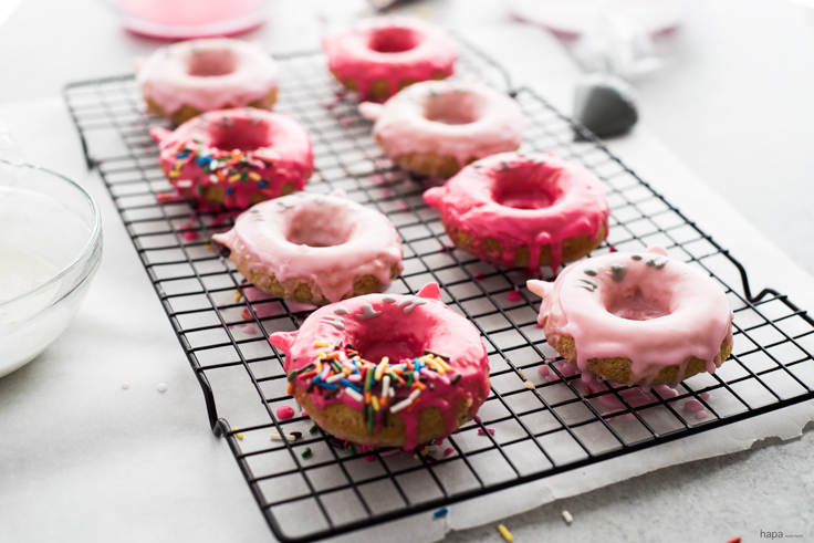 These baked kitty cat doughnuts are SO adorable, they're sure to bring a smile to anyone's face!